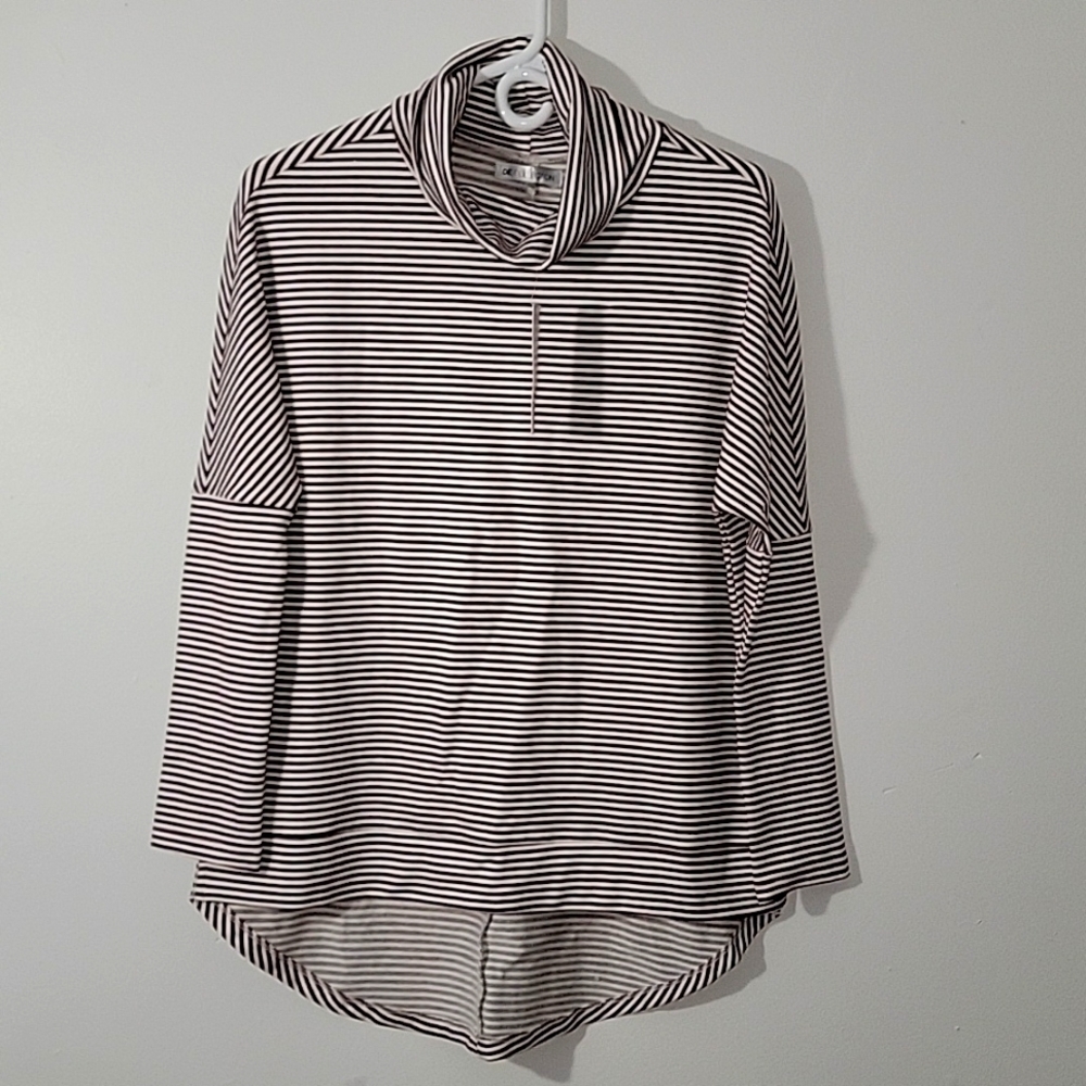Downeast "Slow and Steady" Long Sleeve Womens Top Striped Turtleneck Hi-Lo Hem S